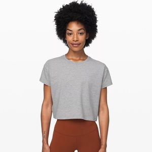 lululemon light grey cates tee size 4